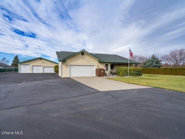5687 N 15th ST, Dalton Gardens, ID 83815