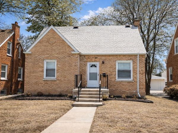 10043 S Oglesby Avenue , Chicago, IL 60617