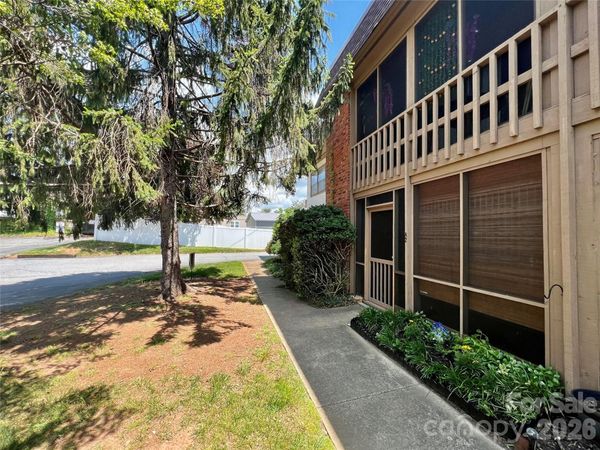 427 6th Avenue W, Unit A-2, Hendersonville, NC 28739