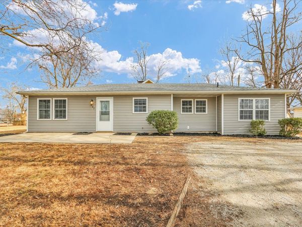 221 Augusta Drive, Mahomet, IL 61853