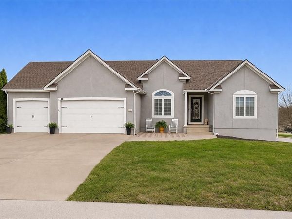 906 NW Magnolia Lane, Grain Valley, MO 64029