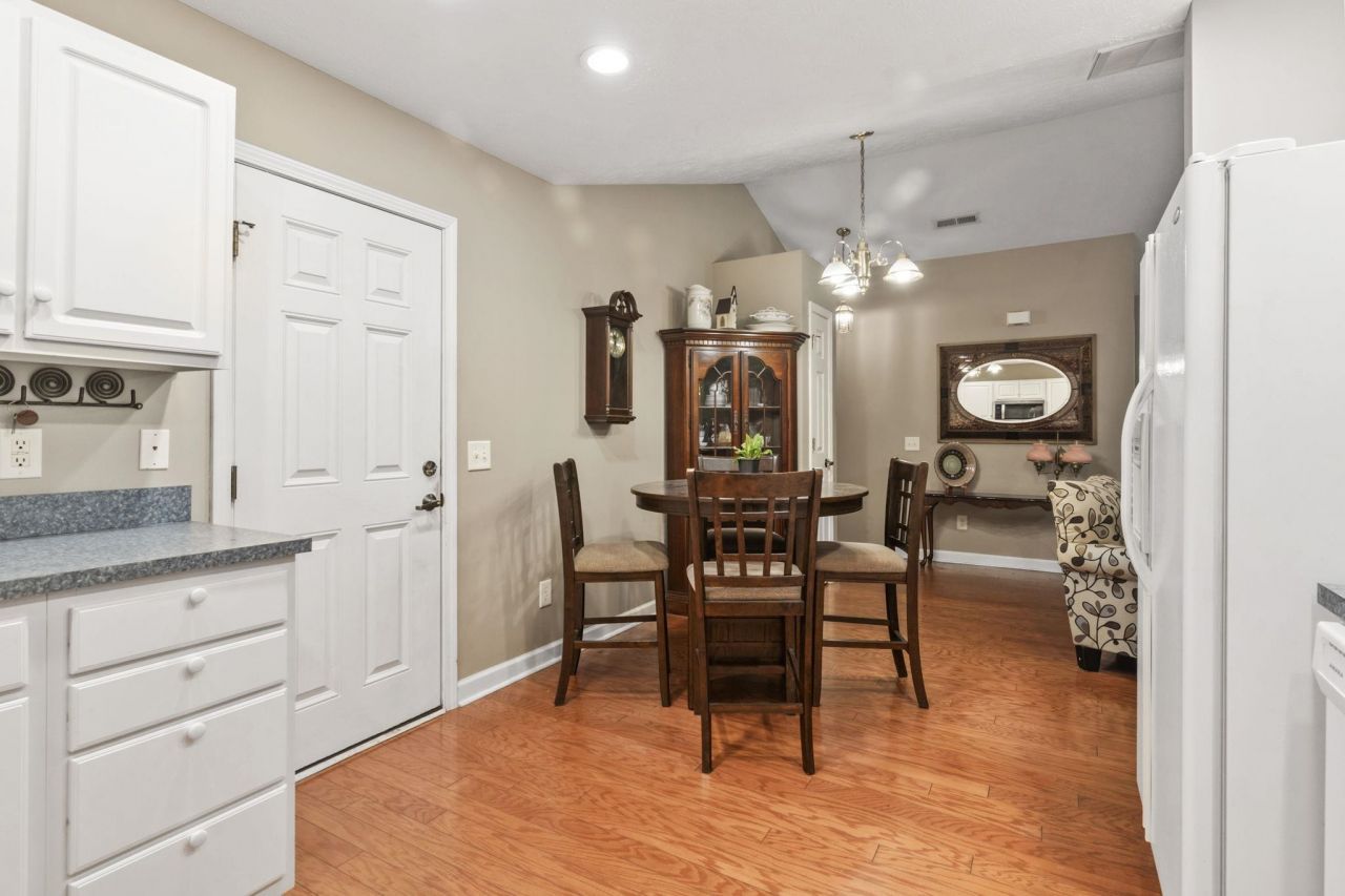 155 Retreat Pl.  Photo 11