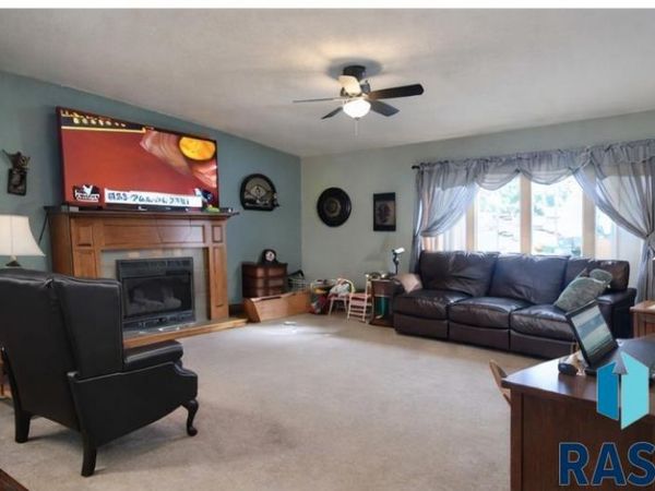 208 S Clark St, Viborg, SD 57070