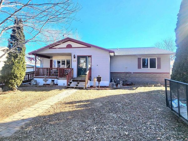 208 S Clark St, Viborg, SD 57070