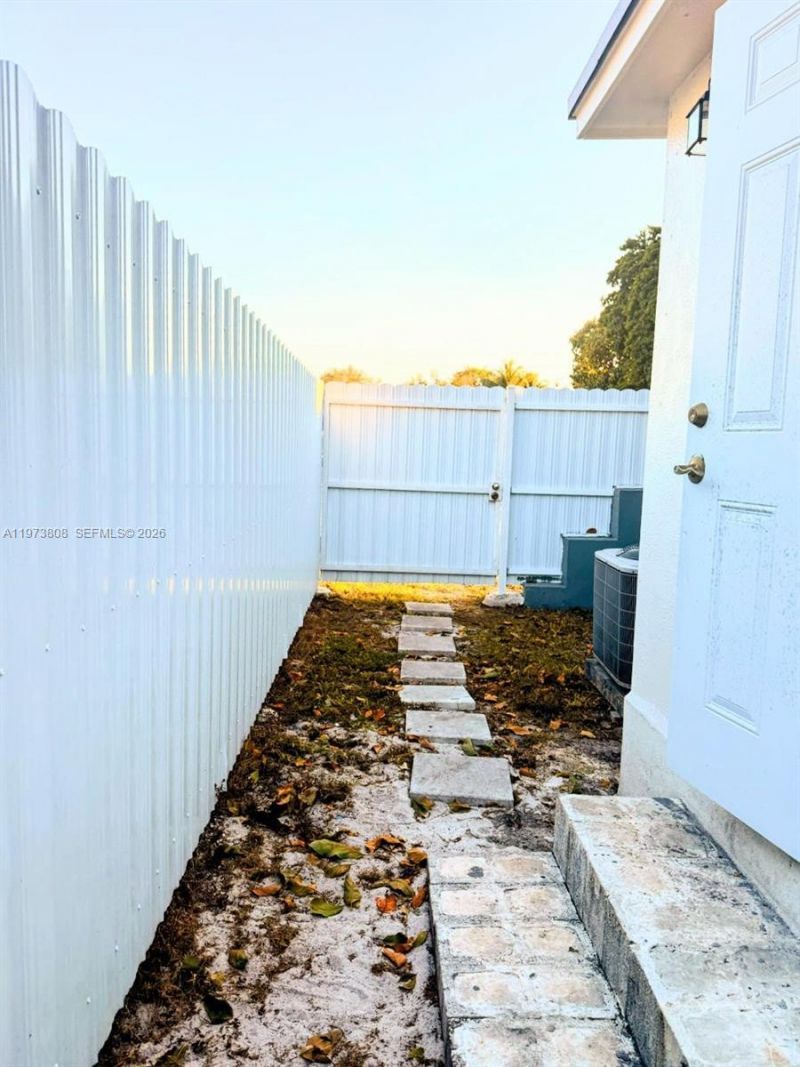 2281 NW 81st Ter , Miami, FL 33147 Photo