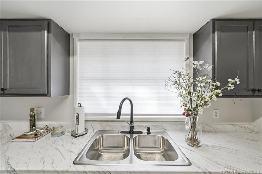 2195 43rd Avenue, Vero Beach, FL 32960 Photo