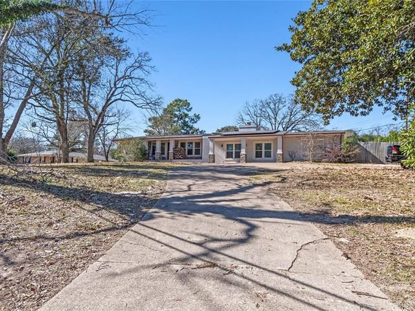 400 W Cayuga Drive , Athens, TX 75751