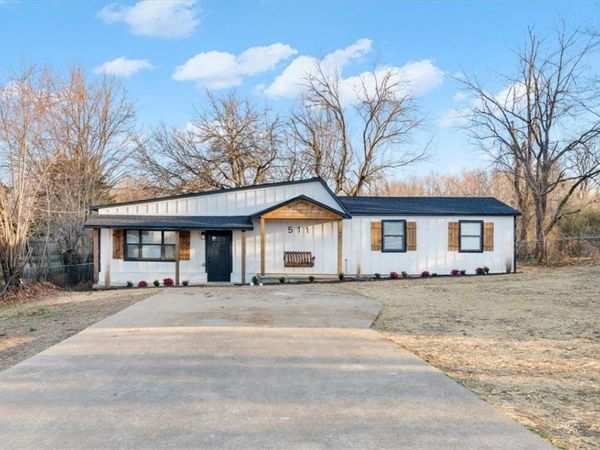 511 W North Street , Lincoln, AR 72701