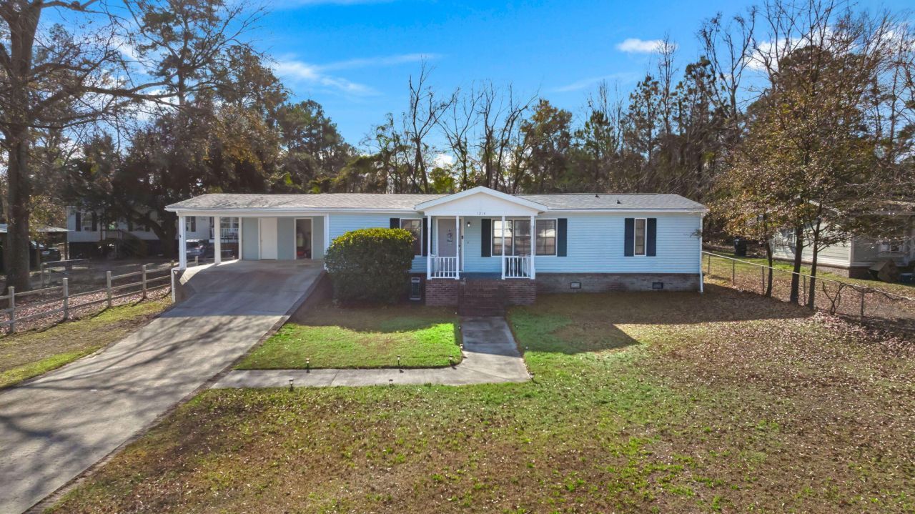 1214 Ellie Court Photo 2