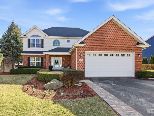 149 N Willowwood Drive , Oswego, IL 60543