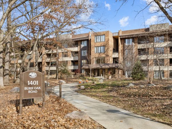 1401 Burr Oak Road, Unit 117B, Hinsdale, IL 60521