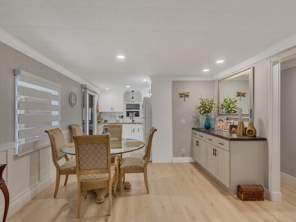 309 NE Pinelake Village Boulevard, Jensen Beach, FL 34957 Photo