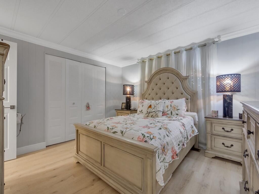 309 NE Pinelake Village Boulevard, Jensen Beach, FL 34957 Photo