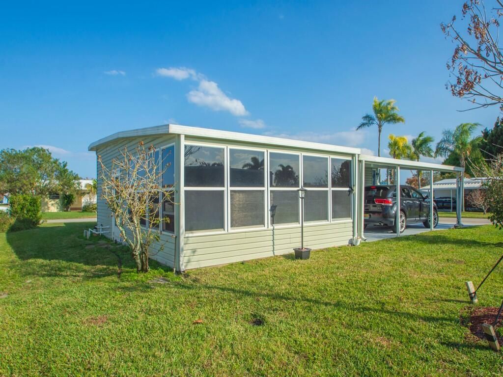 309 NE Pinelake Village Boulevard, Jensen Beach, FL 34957 Photo