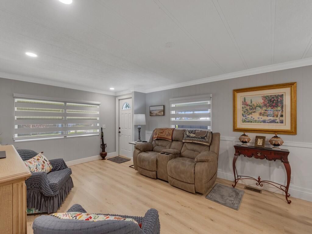 309 NE Pinelake Village Boulevard, Jensen Beach, FL 34957 Photo