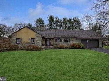 1518 COUNTRY CLUB DRIVE, LANCASTER, PA 17601