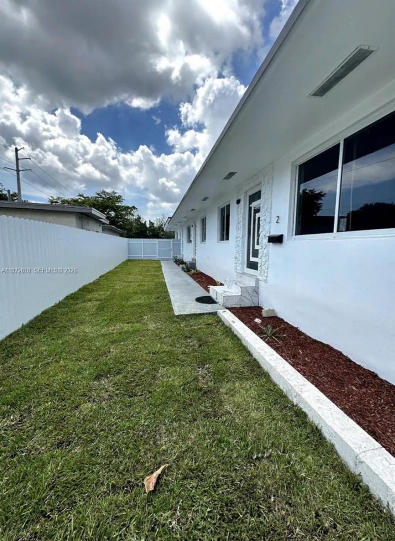 104 NW 9th St , Unit 3, Hallandale Beach, FL 33009 Photo