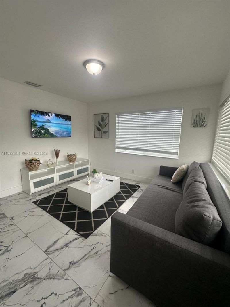 104 NW 9th St , Unit 3, Hallandale Beach, FL 33009 Photo