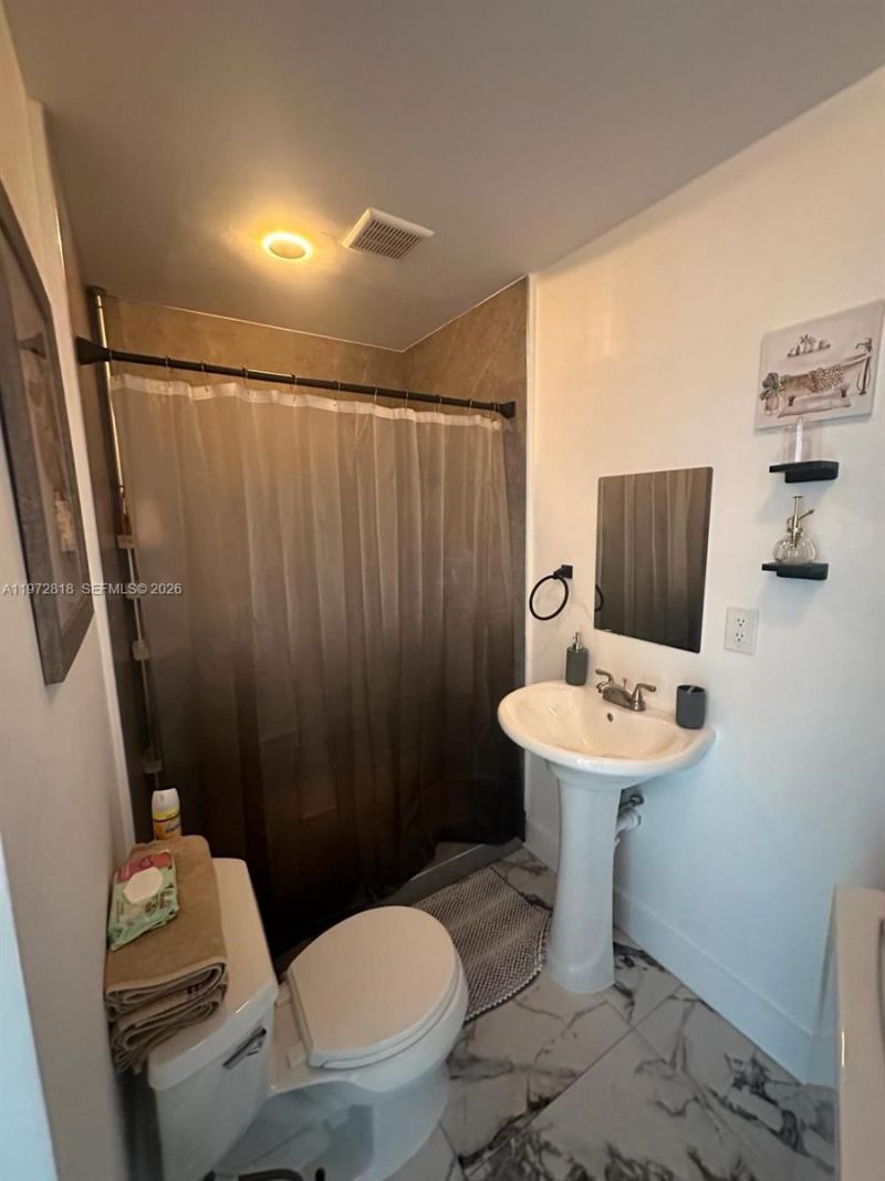 104 NW 9th St , Unit 3, Hallandale Beach, FL 33009 Photo