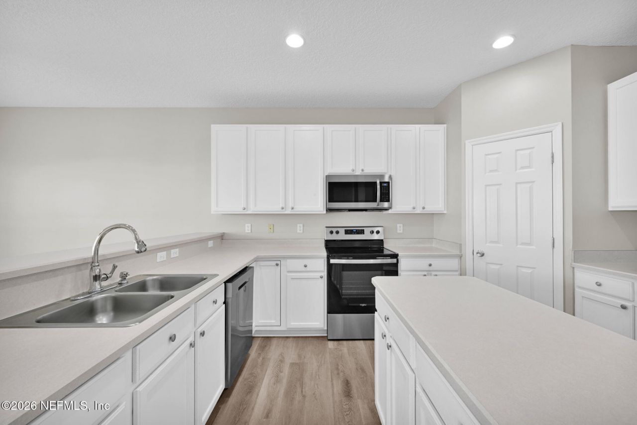 8663 Derry Drive, Jacksonville, FL 32244 Photo