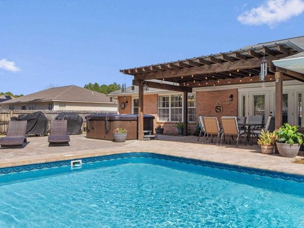 2381 Tumbleweed Dr, Navarre, FL 32566