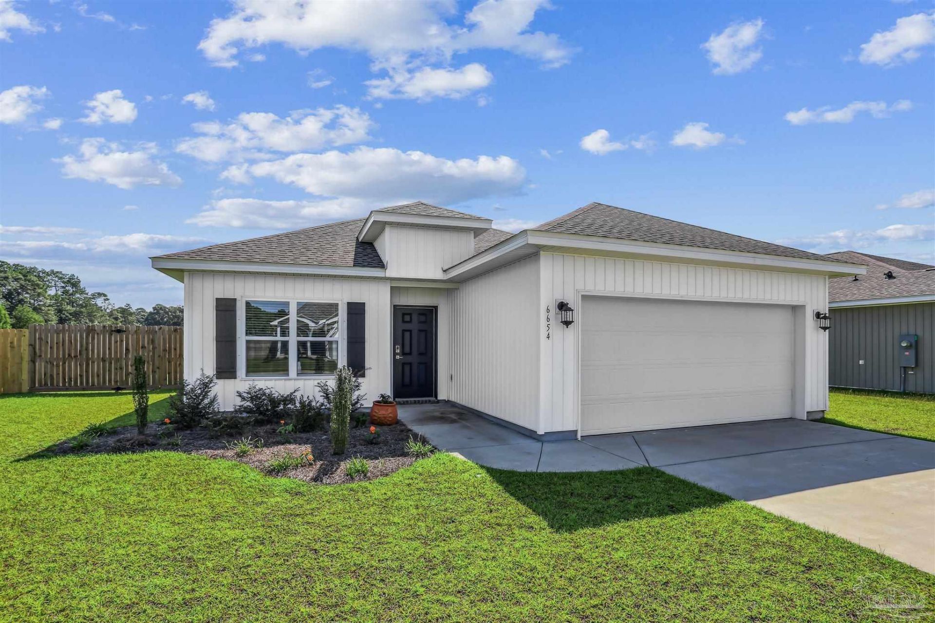 6654 Sun Tree Cir, Pensacola, FL 32526 Main Photo