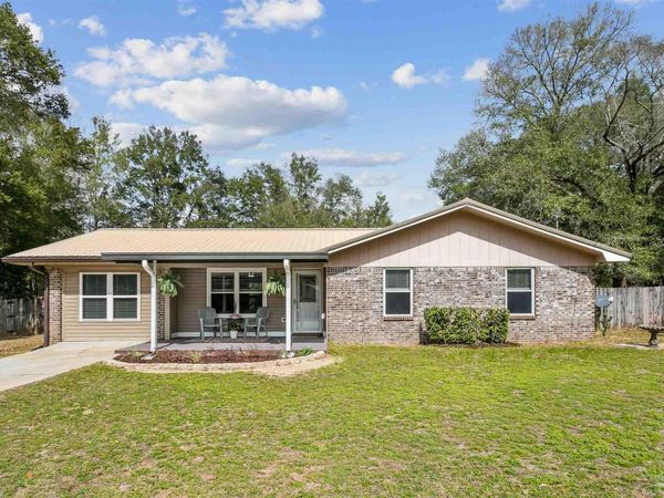 5453 Camille Gardens Cir, Milton, FL 32570