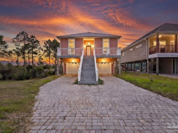 2568 Gulf Breeze Ave, Pensacola, FL 32507