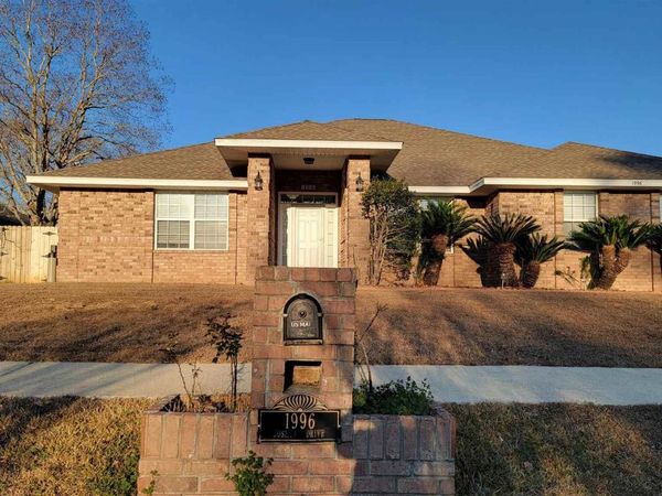 1996 Joshua Dr, Cantonment, FL 32533