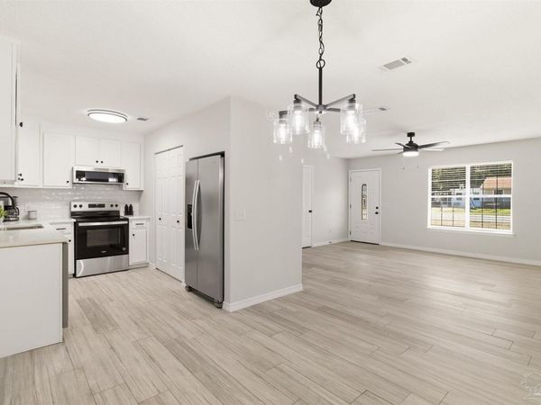 5125 Central Dr, Pace, FL 32571