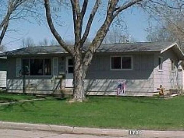 1700 Ohio Ave Avenue, Charles City, IA 50616