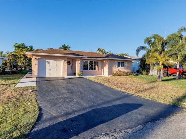 9417 NW 72nd St, Tamarac, FL 33321