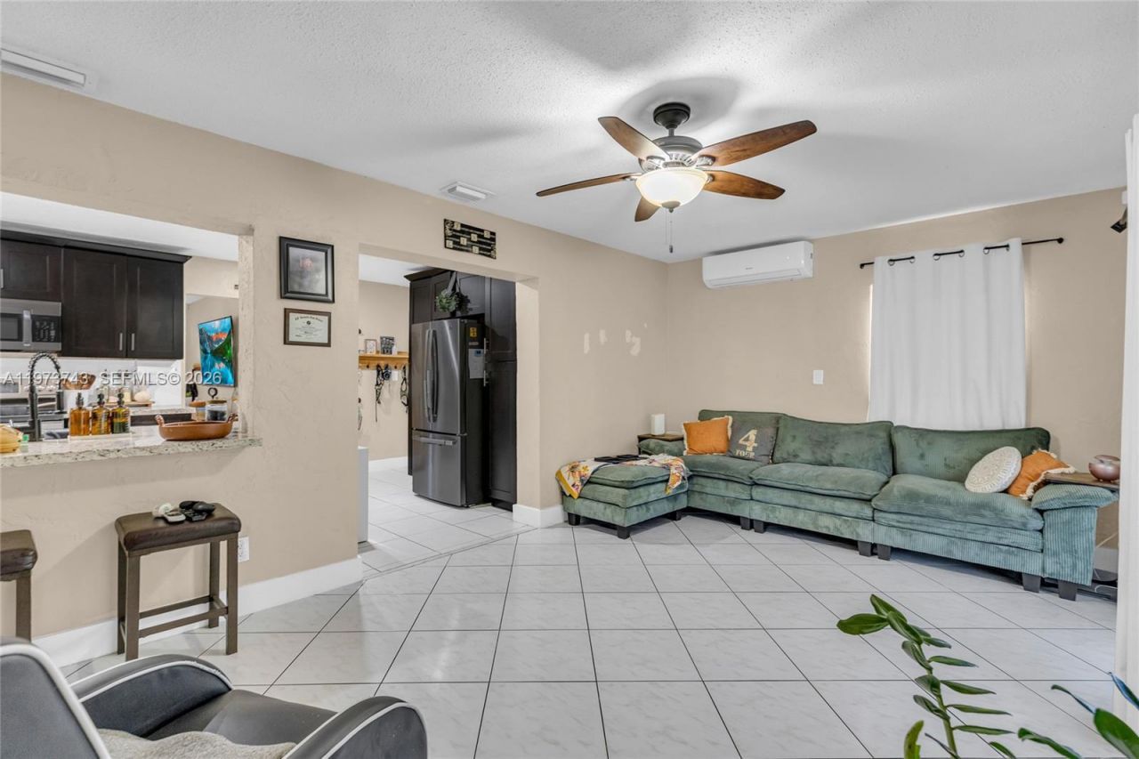 9417 NW 72nd St, Tamarac, FL 33321 Photo