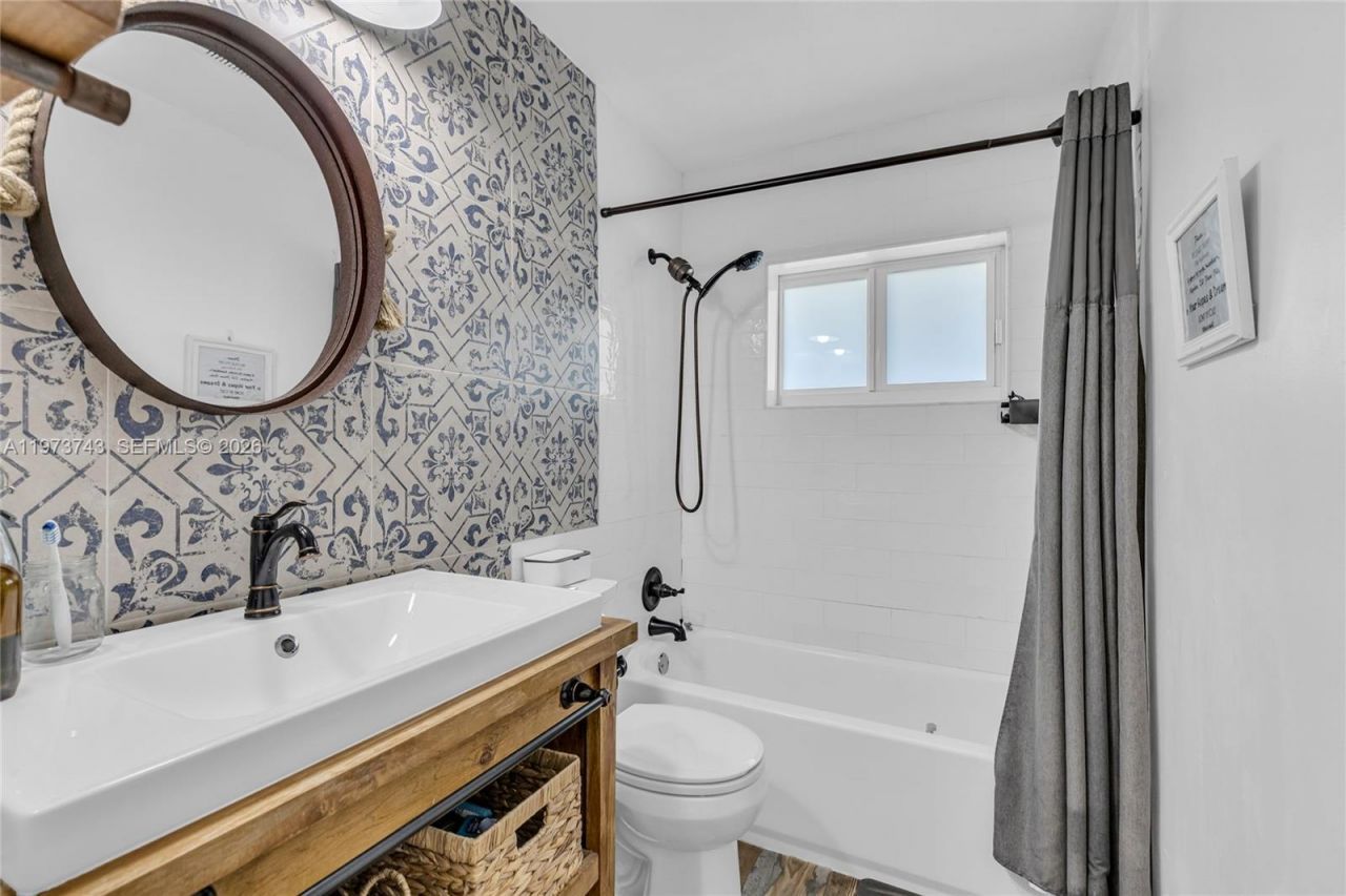 9417 NW 72nd St, Tamarac, FL 33321 Photo