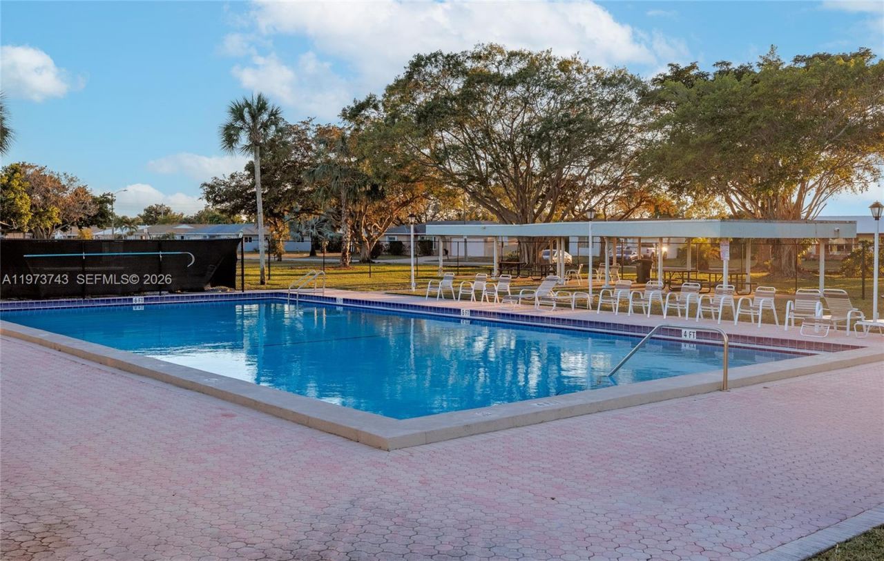 9417 NW 72nd St, Tamarac, FL 33321 Photo