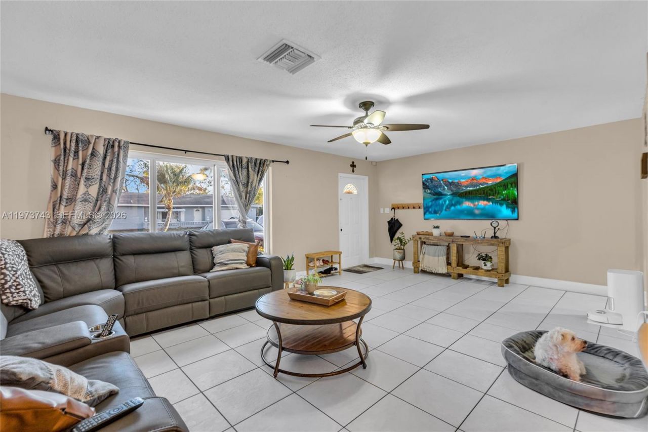 9417 NW 72nd St, Tamarac, FL 33321 Photo