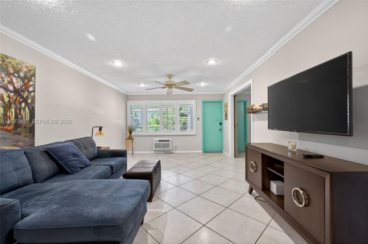 1308 Bayview Dr, Unit 2B, Fort Lauderdale, FL 33304 Photo