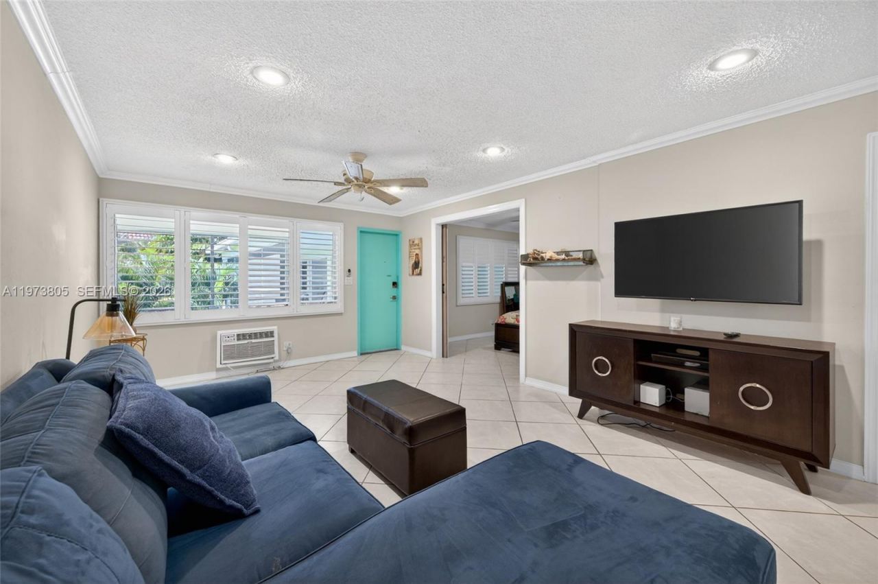 1308 Bayview Dr, Unit 2B, Fort Lauderdale, FL 33304 Photo