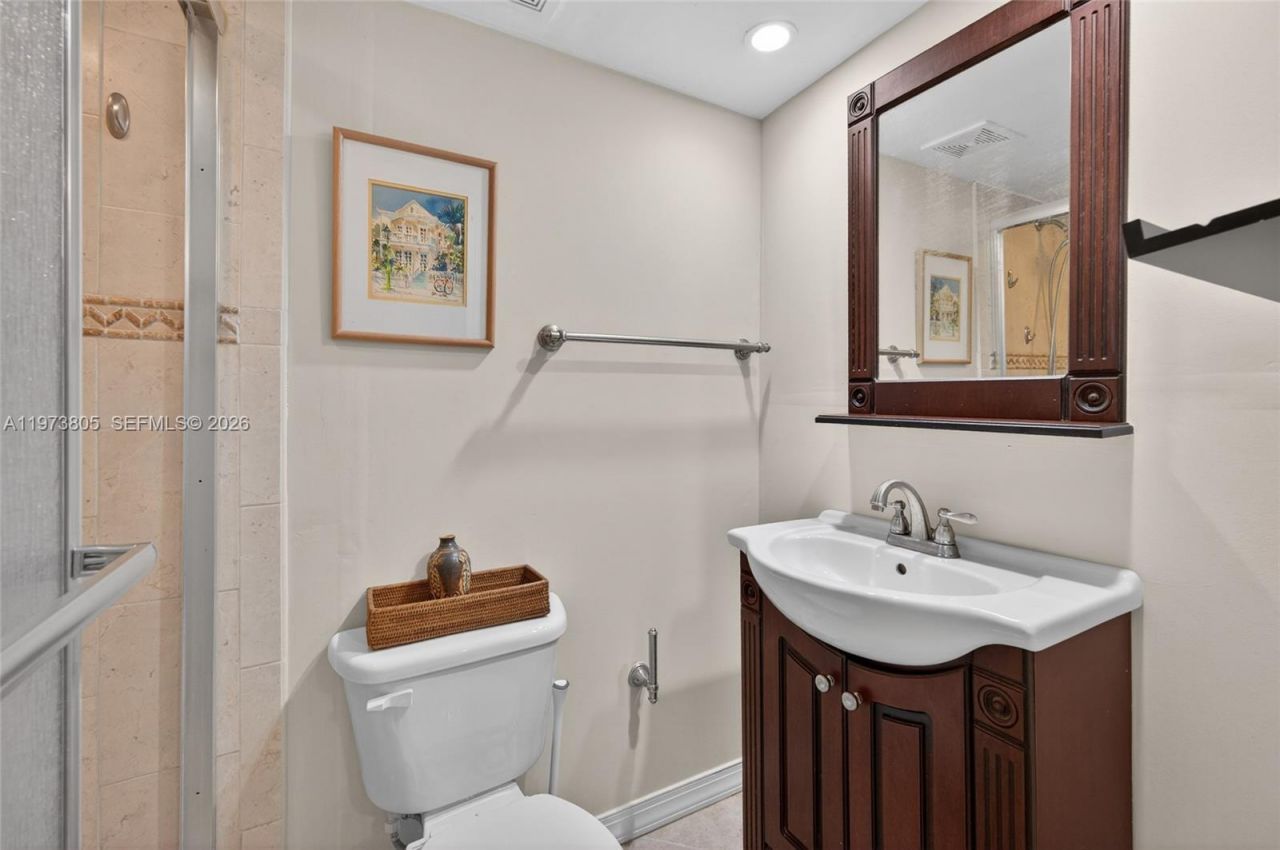 1308 Bayview Dr, Unit 2B, Fort Lauderdale, FL 33304 Photo