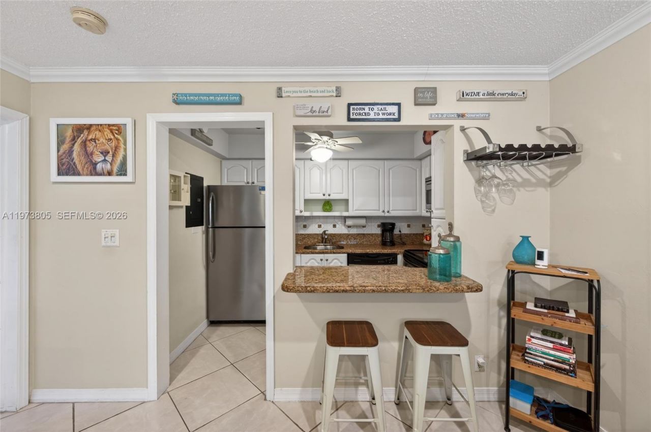 1308 Bayview Dr, Unit 2B, Fort Lauderdale, FL 33304 Photo