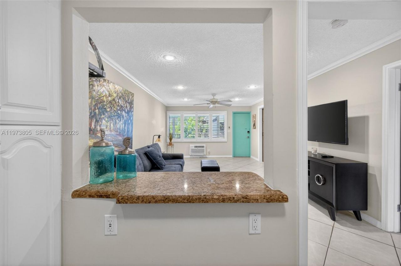 1308 Bayview Dr, Unit 2B, Fort Lauderdale, FL 33304 Photo