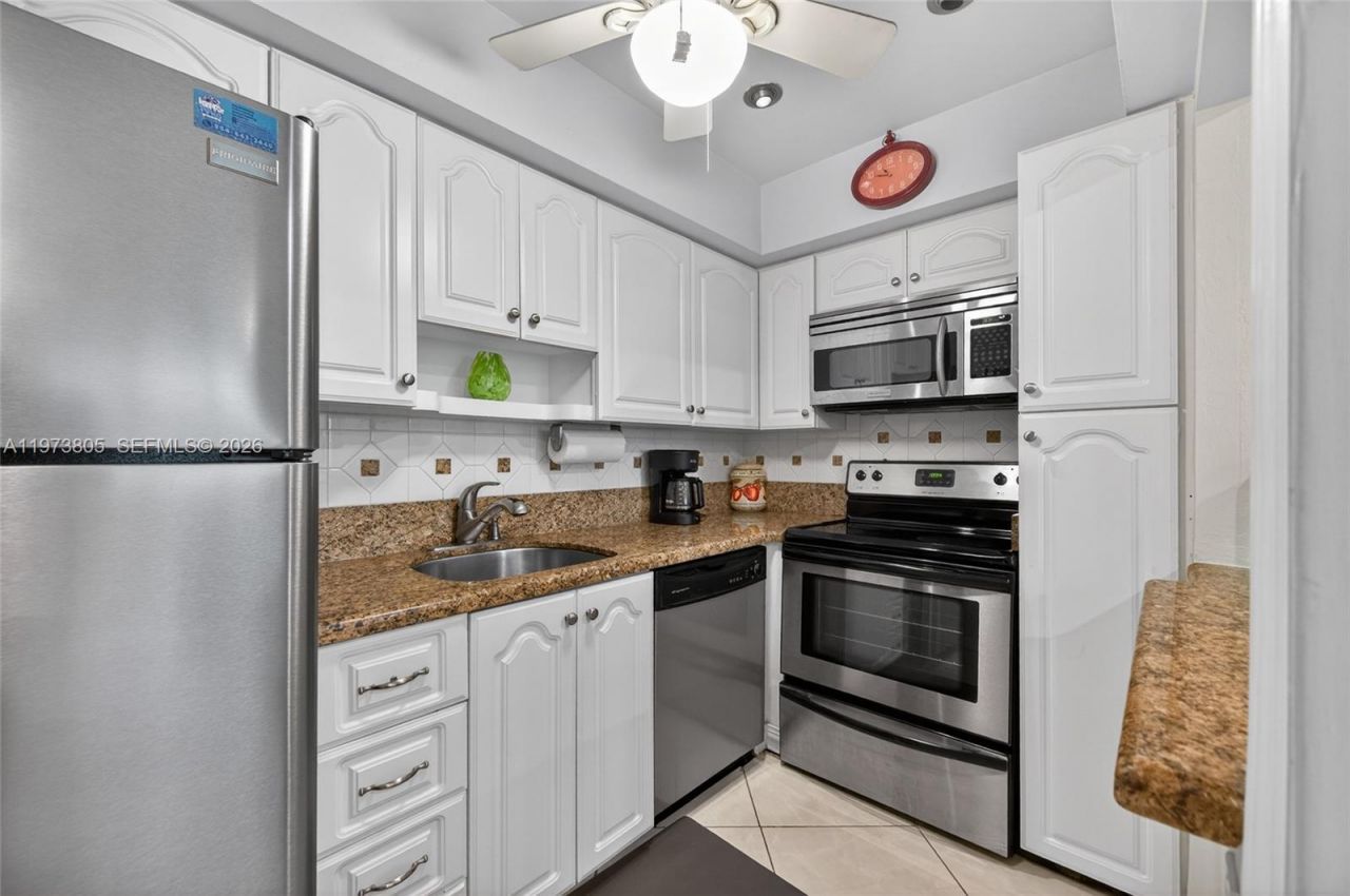 1308 Bayview Dr, Unit 2B, Fort Lauderdale, FL 33304 Photo