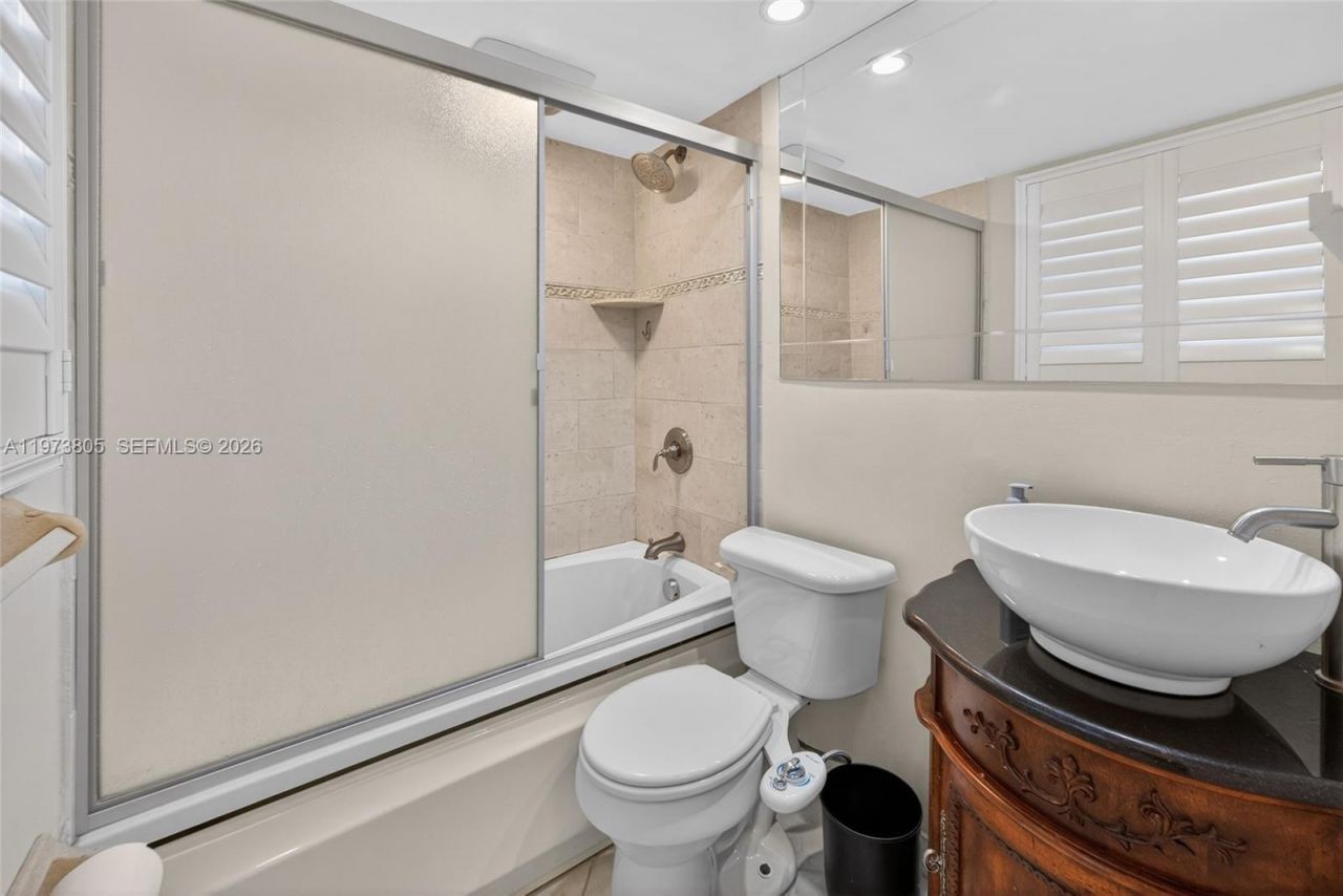 1308 Bayview Dr, Unit 2B, Fort Lauderdale, FL 33304 Photo