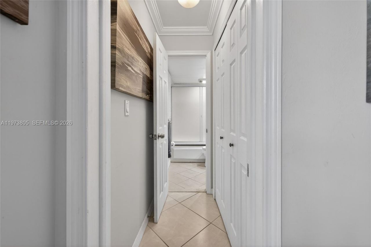 1308 Bayview Dr, Unit 2B, Fort Lauderdale, FL 33304 Photo