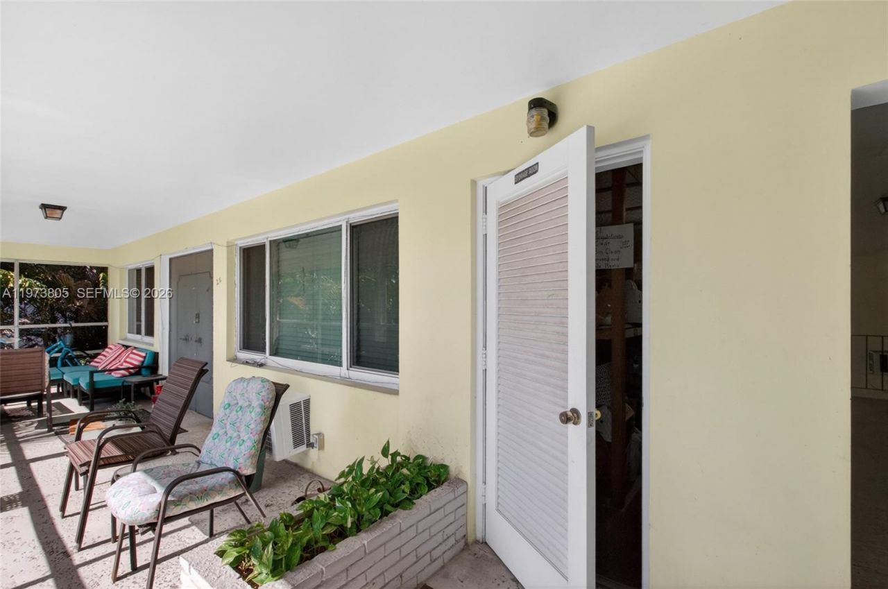 1308 Bayview Dr, Unit 2B, Fort Lauderdale, FL 33304 Photo