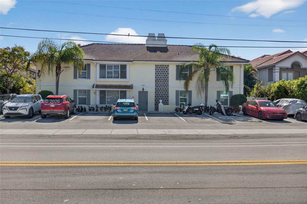 1308 Bayview Dr, Unit 2B, Fort Lauderdale, FL 33304 Photo