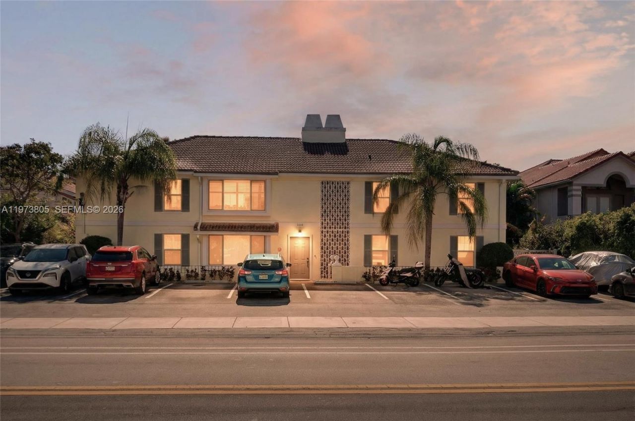 1308 Bayview Dr, Unit 2B, Fort Lauderdale, FL 33304 Photo