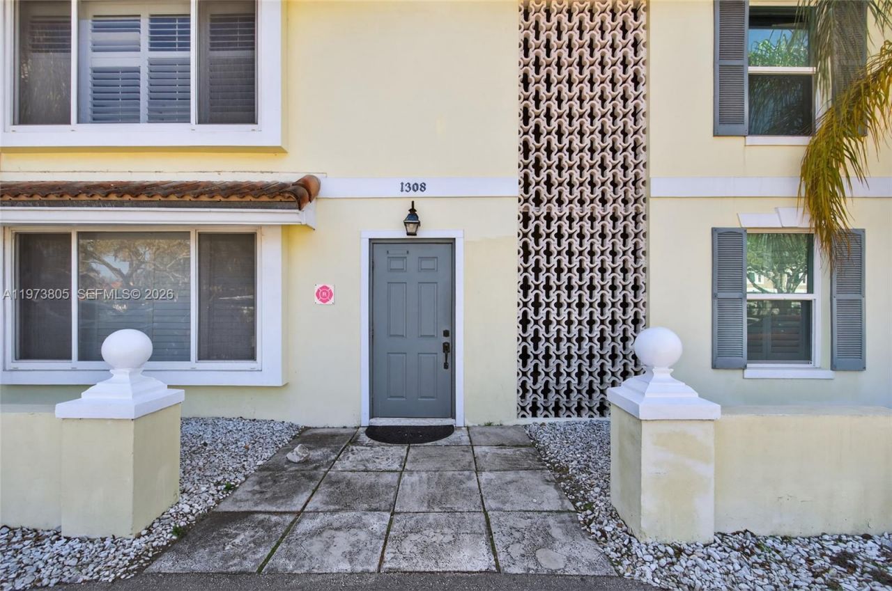 1308 Bayview Dr, Unit 2B, Fort Lauderdale, FL 33304 Photo