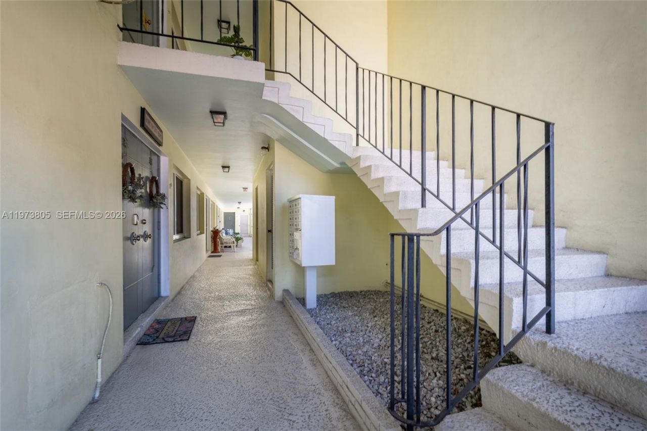 1308 Bayview Dr, Unit 2B, Fort Lauderdale, FL 33304 Photo