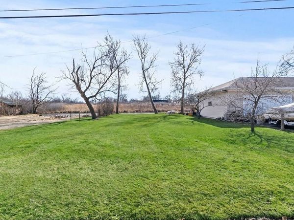 818 Sheridan Drive, Wauconda, IL 60084